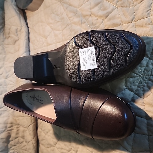 Clark's Pumps - Picture 5 of 6